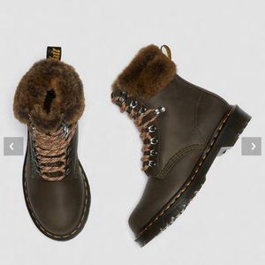 Dr. Martens Women's 1460 Serena Collar Faux Fur Lined Lace Up Boots, NIB(no lid)